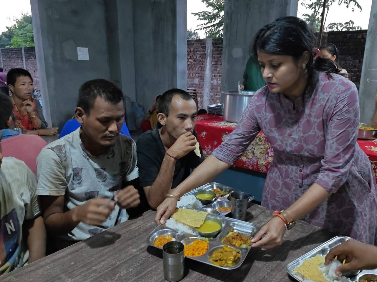 Feed the abandoned aamas as Shraddhanjali to martyrs of the 8th September war against corruption